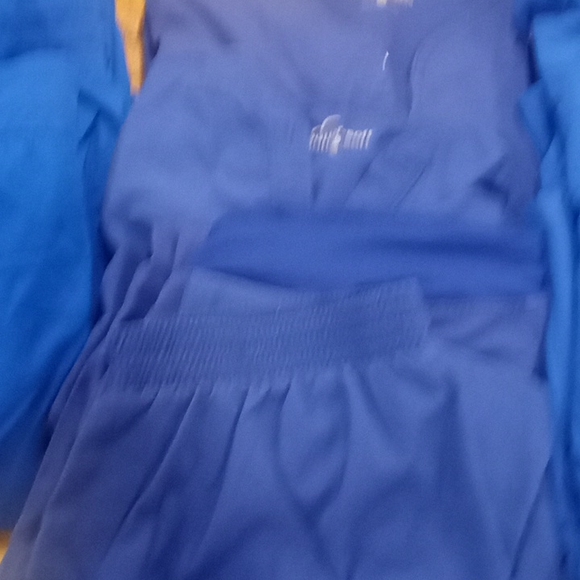 HUGE SCRUBS LOT DICKIES, BUTTER SOFT,CHEROKEE AND OTHERS 15 SETS - Picture 9 of 11